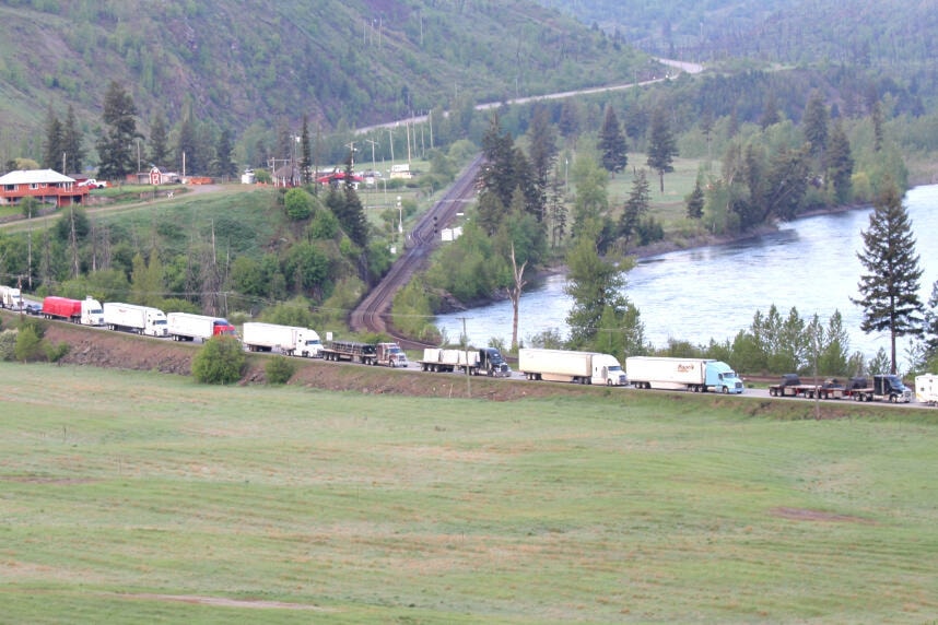 web1_220526-nts-louiscreekhwyclosed-policeincident_2