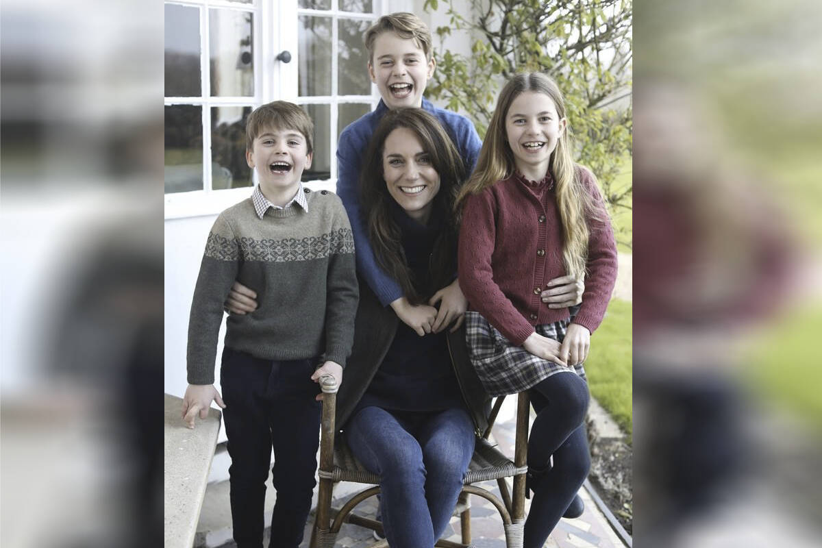 Princess of Wales appears in 1st photo since surgery amid wild speculation