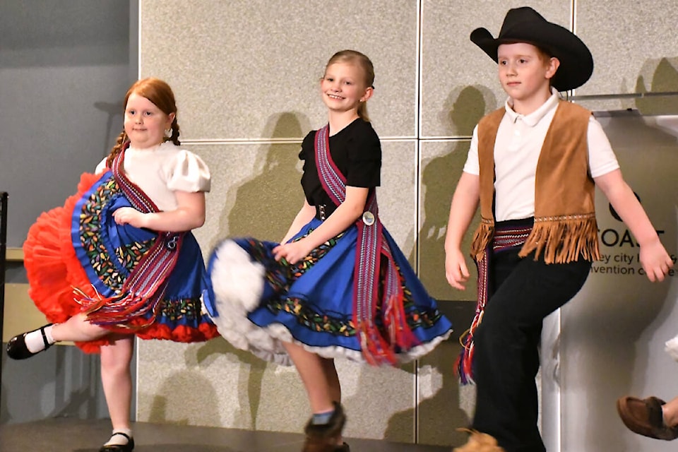  Waceya Métis Youth Dance Troupe performed at 91ԭ City’s Volunteer Appreciation Banquet on Tuesday, March 12. (Kyler Emerson/91ԭ Advance Times) 