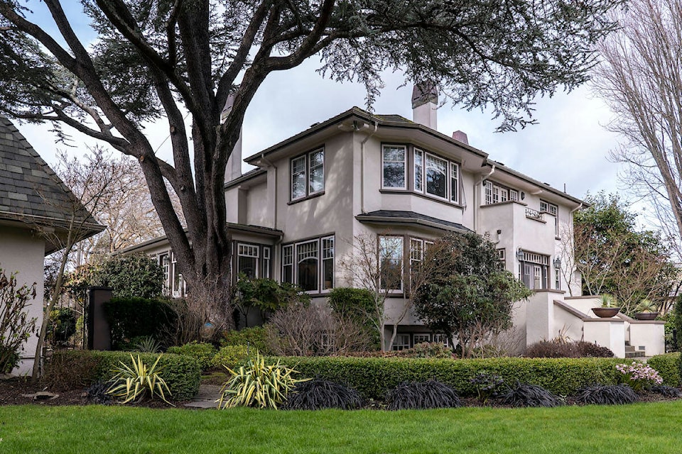 web1_240328-obn-classcountrychic-house_1
