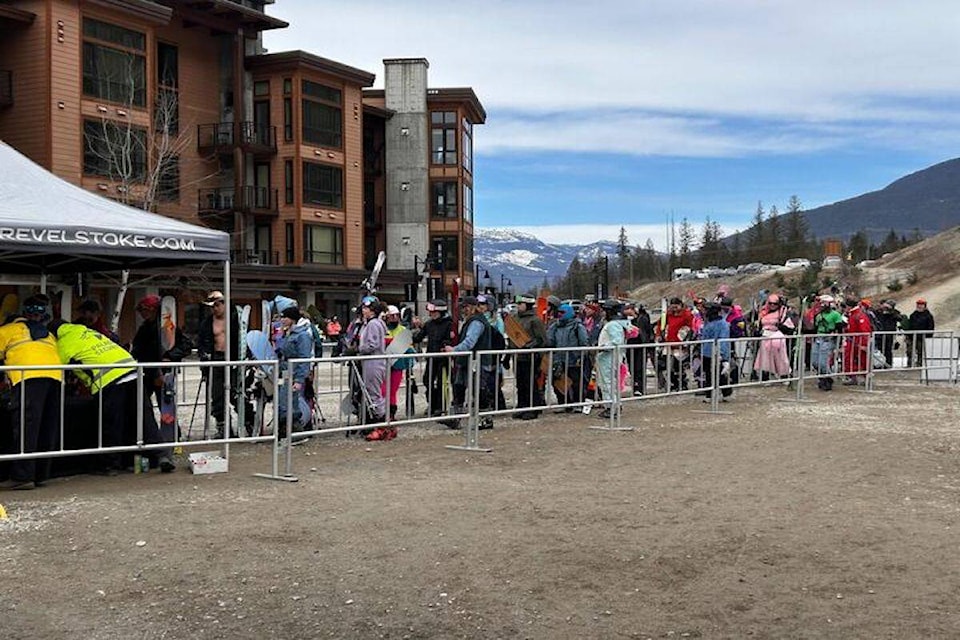 Skiers in the queue for the gondola on Gnar Day (Lauren McNeil/Revelstoke Review) 