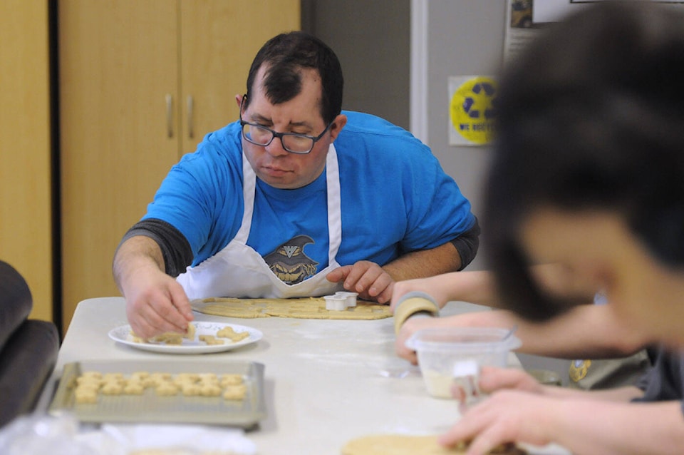 web1_copy_240305-cpl-cscl-dog-cookie-making-web_2