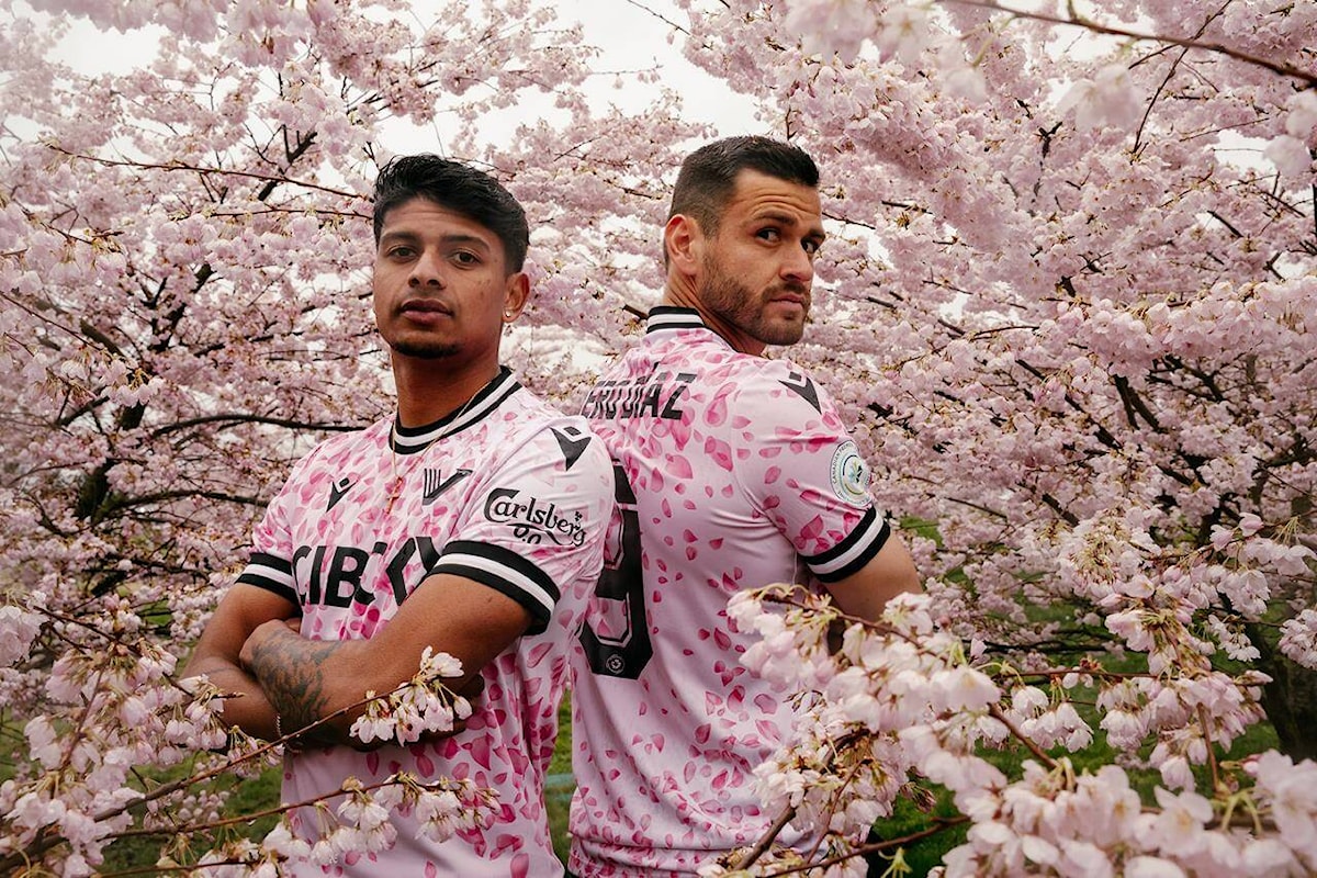 Soccer teams with pink jerseys on sale