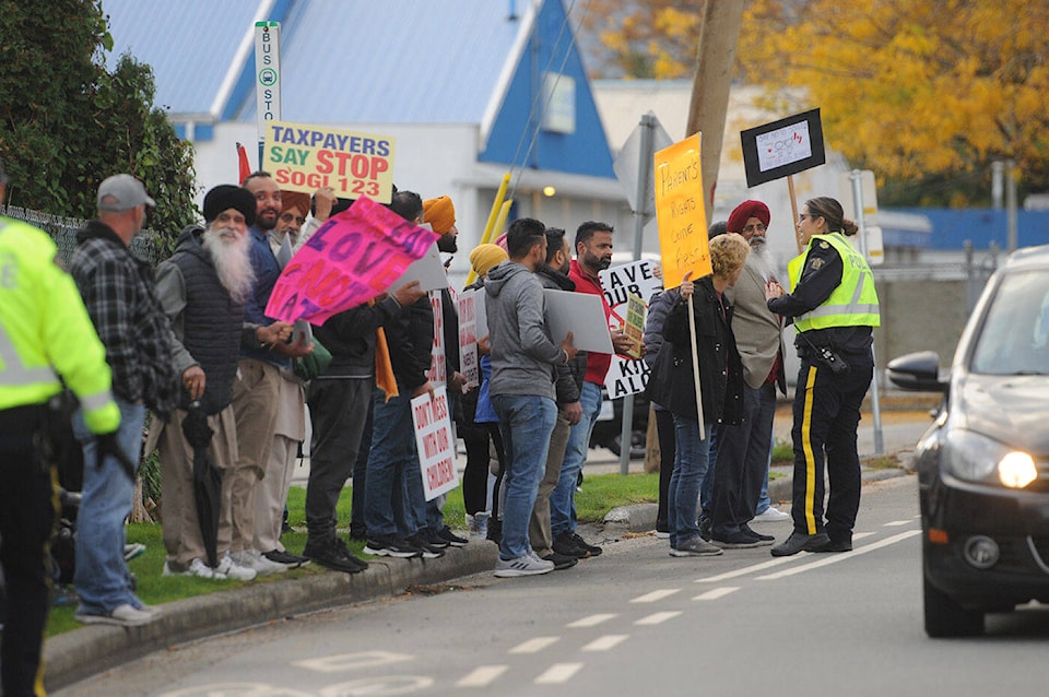 web1_231011-cpl-pro-anti-sogi-groups-outside-school-district-office_10