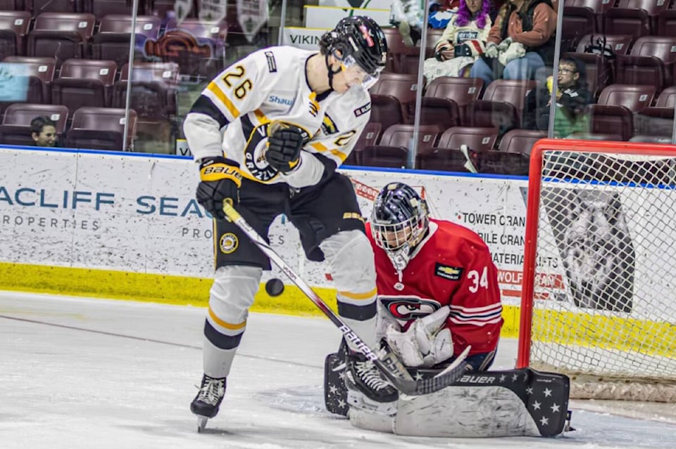 web1_231122-qco-bchl-roadshow-game-in-quesnel_1