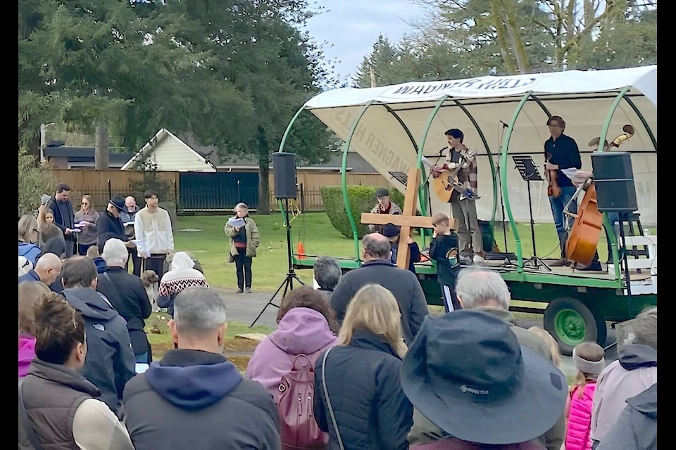  Hundreds took part in the annual Good Friday Stations of the Cross event in Fort 91ԭ on March 29, presented by local churches. (Pastor Reuben Kramer/Special to 91ԭ Advance Times) 