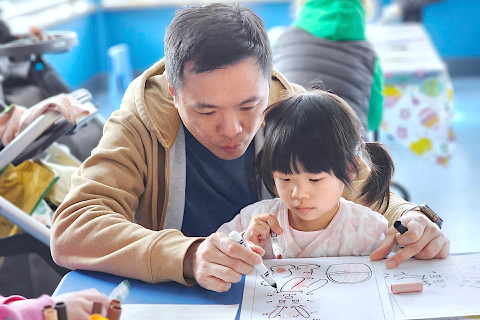 Mia, from WIllowbrook, got a helping hand from dad Don. Kids and parents filled the second-storey activity room at the Aldergrove Credit Union Community Centre on Saturday, March 30 for the first-ever Easter Art Mix event. (Dan Ferguson/91ԭ Advance Times) 