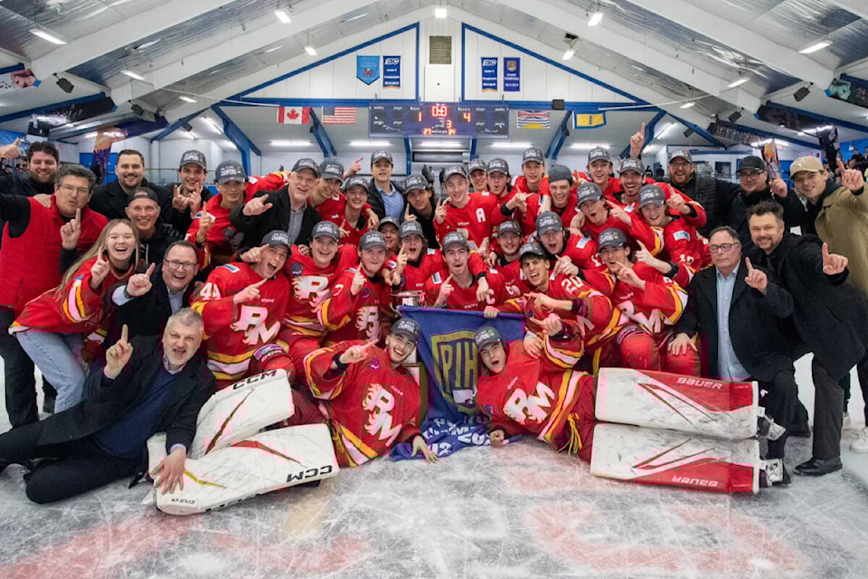 web1_240402-mrn-nc-flames-champs-pics_1