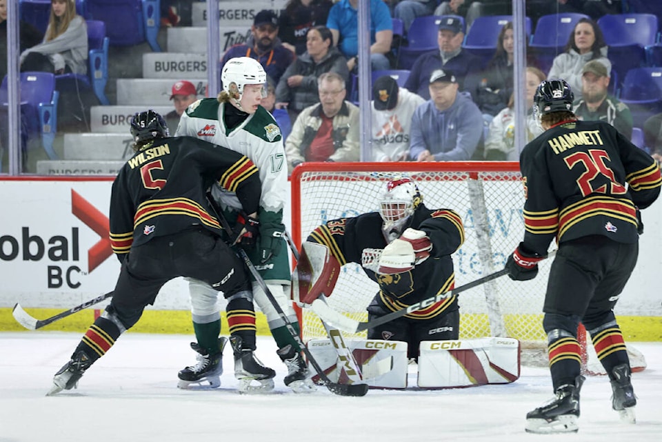 web1_240405-lat-rh-giantsfalltosilvertips-rob_2