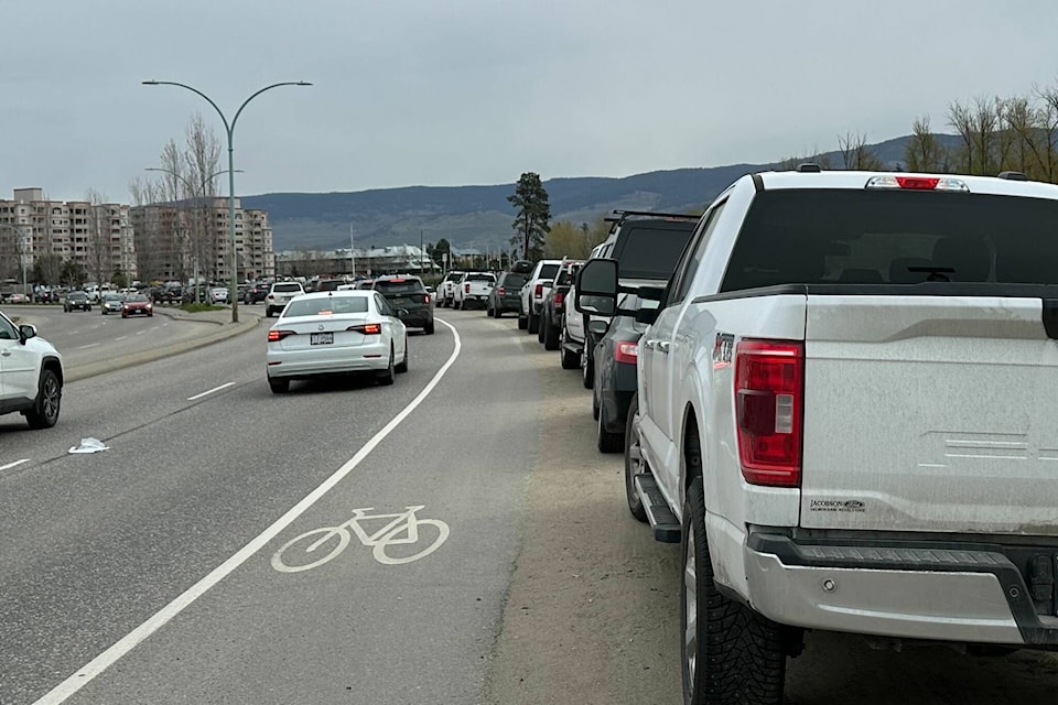 Vehicles parked along Benvoulin Road near Springfield. (Jordy Cunningham/Capital News) 