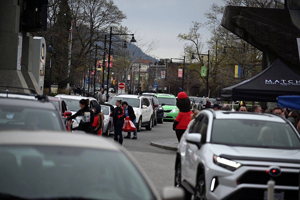 Dozens of cars lined up for the United Way’s annual Drive-Thru Breakfast fundraiser on April 11 in Penticton. (Brennan Phillips - Western News) 