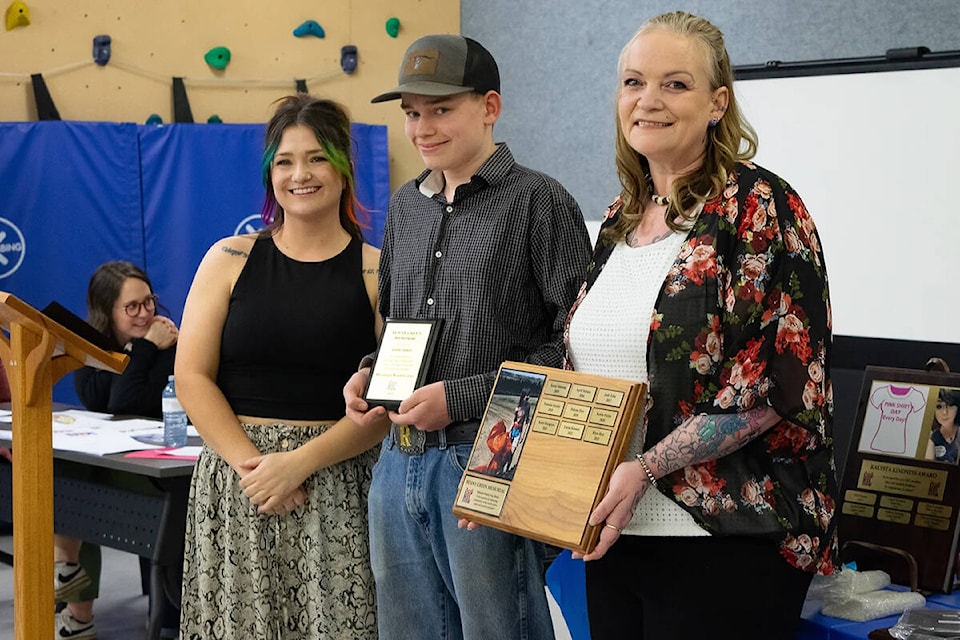 Rhys Bird (mid.) is presented the Benny Green “Whistle While You Work” Award in recognition of a teen volunteer who embraces community service work with a positive attitude and smile! (Photos submitted) 