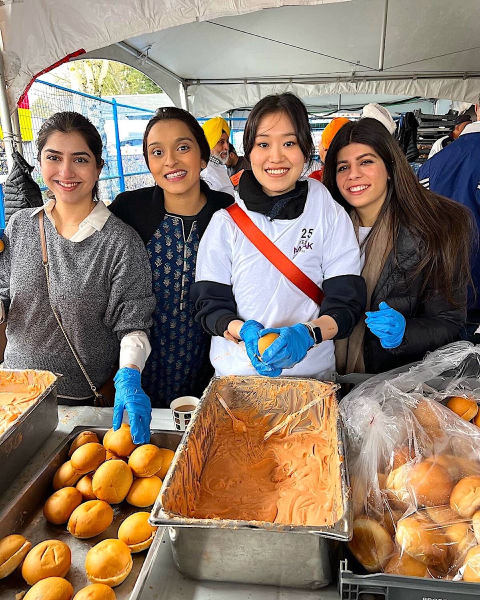 web1_240418-sul-vaisakhifood-foodstand_1