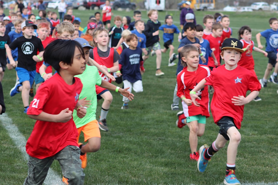 Silver Star Elementary students race through the start line alongside hundreds of other elementary students April 17. (Jennifer Smith - Morning Star) 