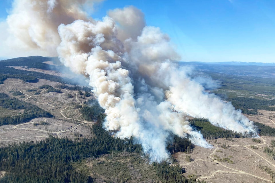 web1_240425-wlt-cariboo-fires-burgess_1