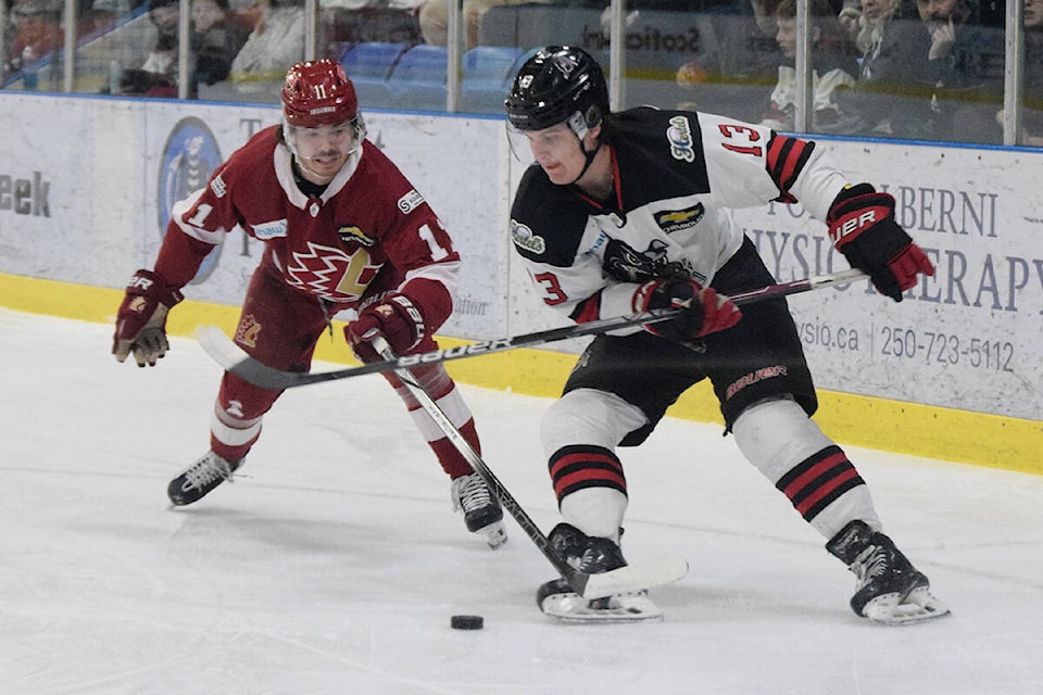 Caleb Elfering of the Chilliwack Chiefs and Jacob Terpstra of the Alberni Valley Bulldogs battle for the puck during Game 3 of the Coastal Conference Semifinals on Wednesday, April 24. (ELENA RARDON / Alberni Valley News) 