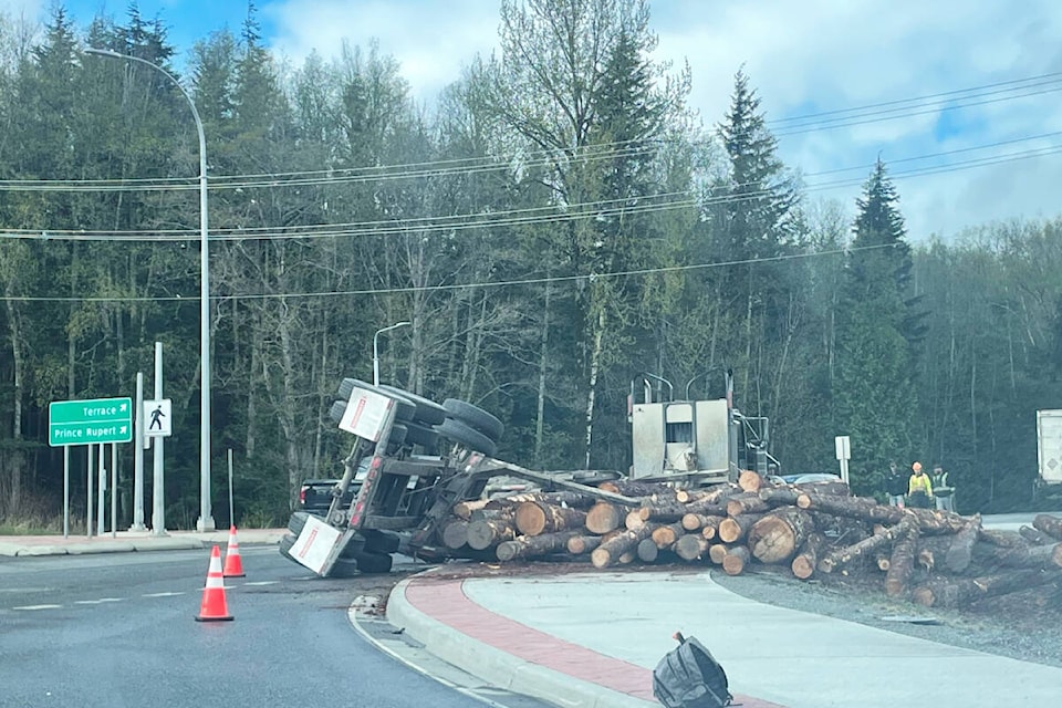 A logging trailer rollover at the Thornhill roundabout has traffic backed up this morning (April 24). (Prabhnoor Kaur, Terrace Standard) 