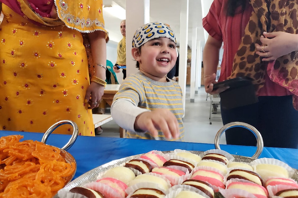 Anshveer Bansal, 3, is all smiles after his dad says yes to his saying, “I am picking that.” (Monica Lamb-Yorski photo - Efteen) 