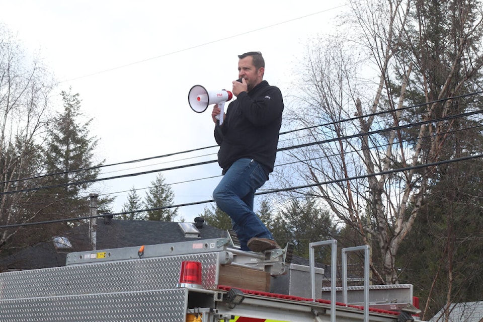web1_rsz-fire-chief-smith-zt-egg-hunt-3-img_4333