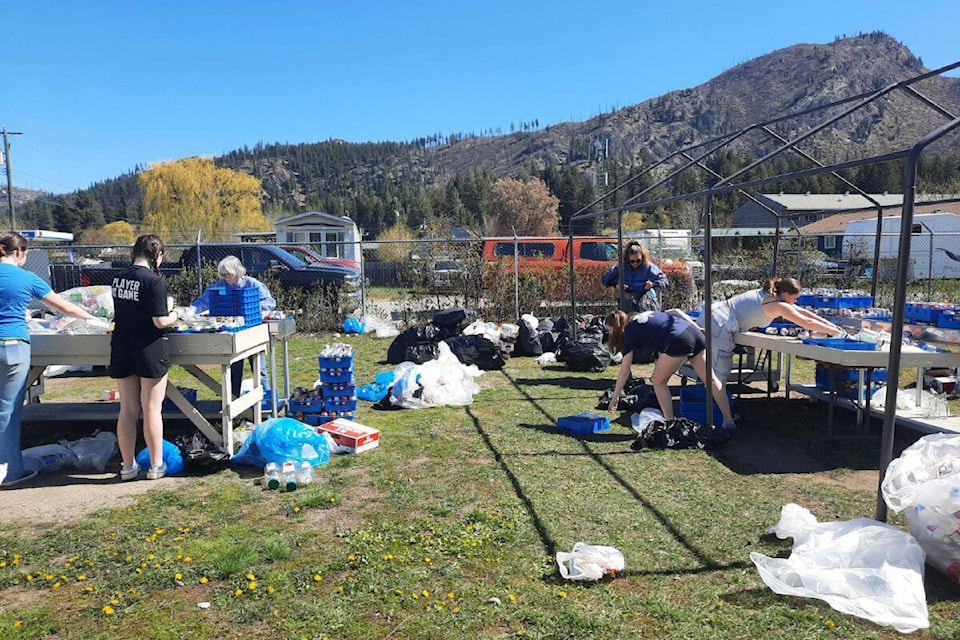 web1_rsz-girl-guides-bottle-drive-1-2456_n