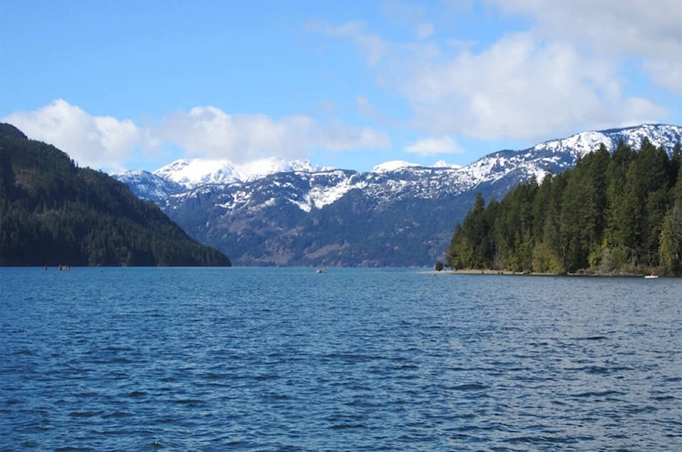 web1_180116-cvr-n-comoxlakepic-copy