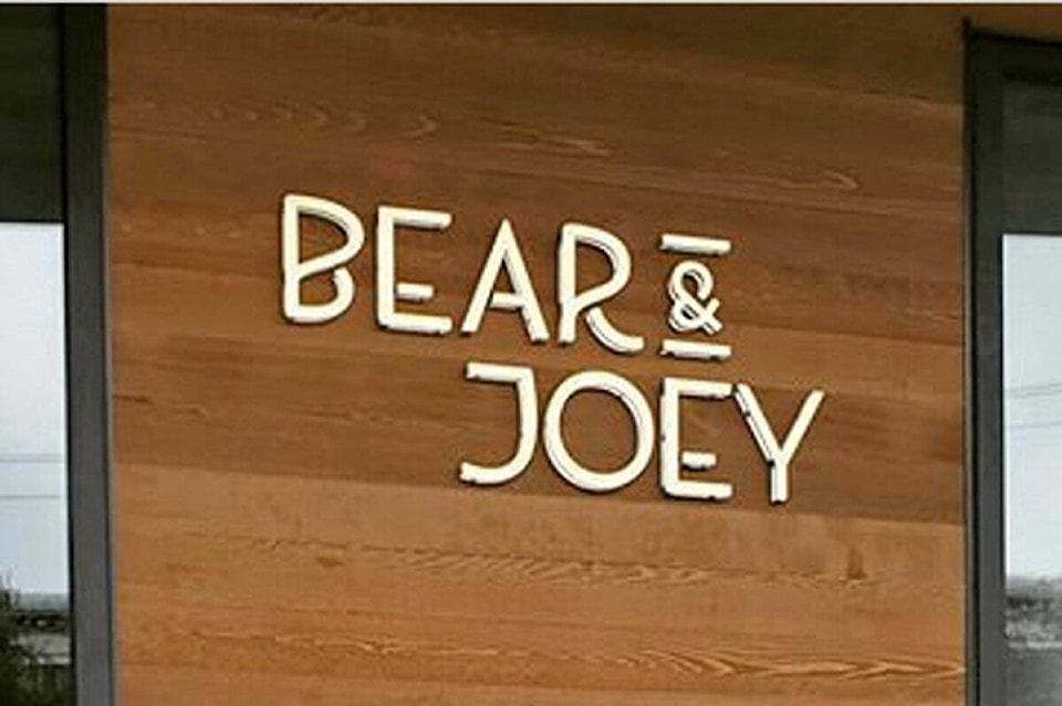 web1_200926-vne-bearandjoeyclosescovid-bearandjoey_1