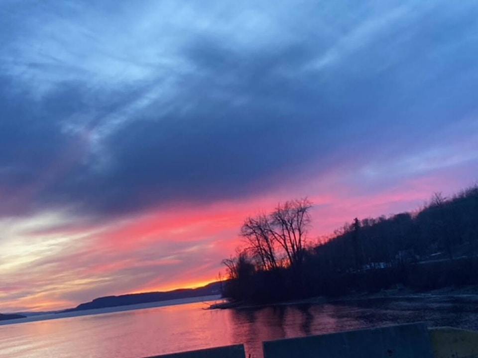 web1_240410-ldn-francois-lake-sunset-photo_2