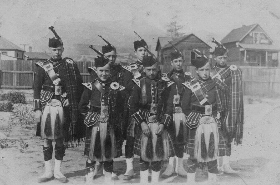 A group of young Pipe Band members, photo taken in East Trail, 1910. 