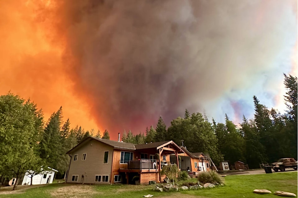 Wildfire viewed from Garland Road above Celista at 6:30 p.m. on Aug. 18, 2023. (Kaytlyn MacDonald photo) 