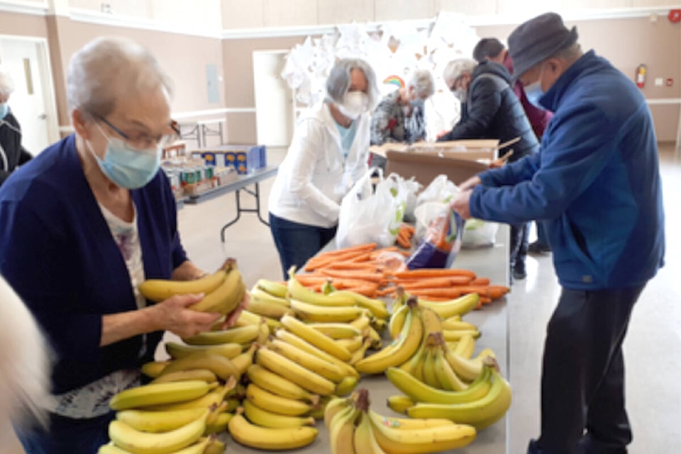 web1_240507-lat-hc-churchstarfishelvisfundraiser-