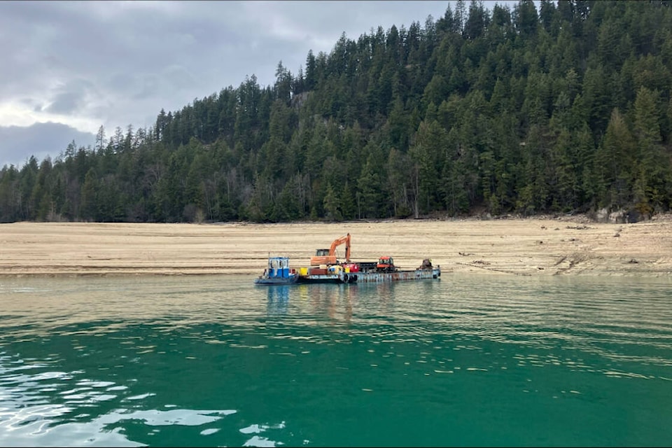BC Hydro barge crews cleaning up debris from the Arrow Lakes Reservoir near Edgewood. Photo: BC Hydro 