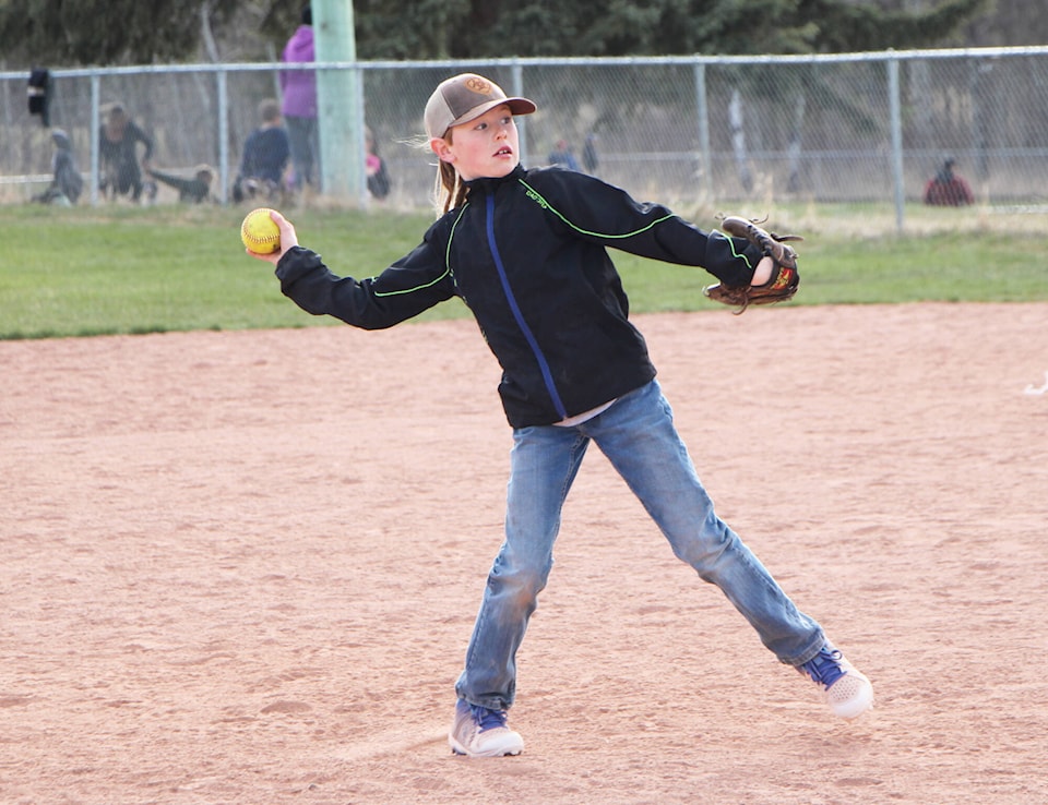 web1_240509-omh-softball_2