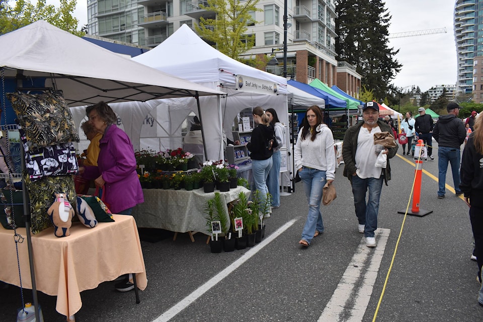 Chilly weather last Sunday (May 5) didn’t noticeably discourage shoppers from browsing the wide variety of local produce, bakery and artisan work at White Rock Farmers Market on Russell Avenue, now celebrating its 25th anniversary. (Tricia Weel photo) 