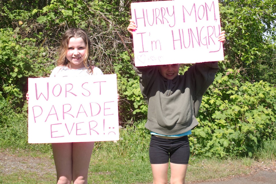 Hadley (left) and Hayden (right) from Chemainus cheer on their mom at the 2024 Oceanside Mother’s Day 10k Run and 5k Run/Walk in Qualicum Beach on May 12. (Kevin Forsyth photo) 