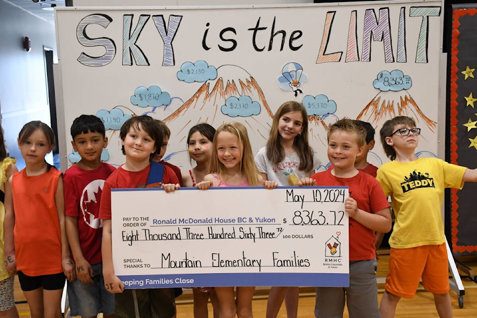 Grade 2 students from Dhruv’s class at Mountain Elementary School hold the cheque showing how much was raised for Ronald McDonald House BC and Yukon. (Ryleigh Mulvihill/Abbotsford News) 