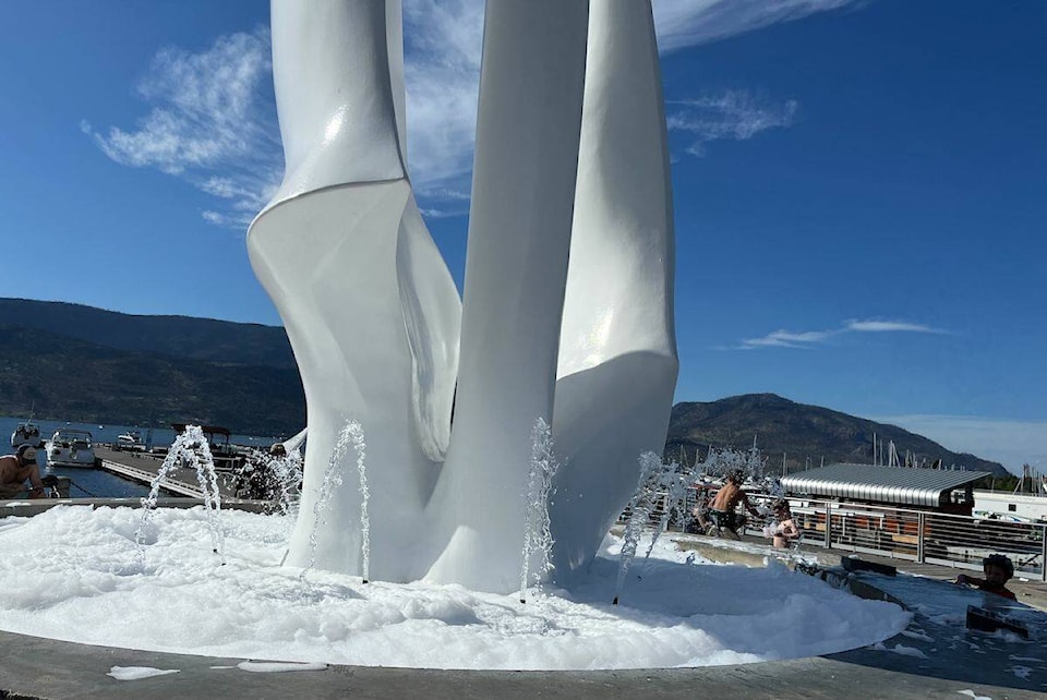 web1_240516-kcn-foamyfountain-bvcs_1