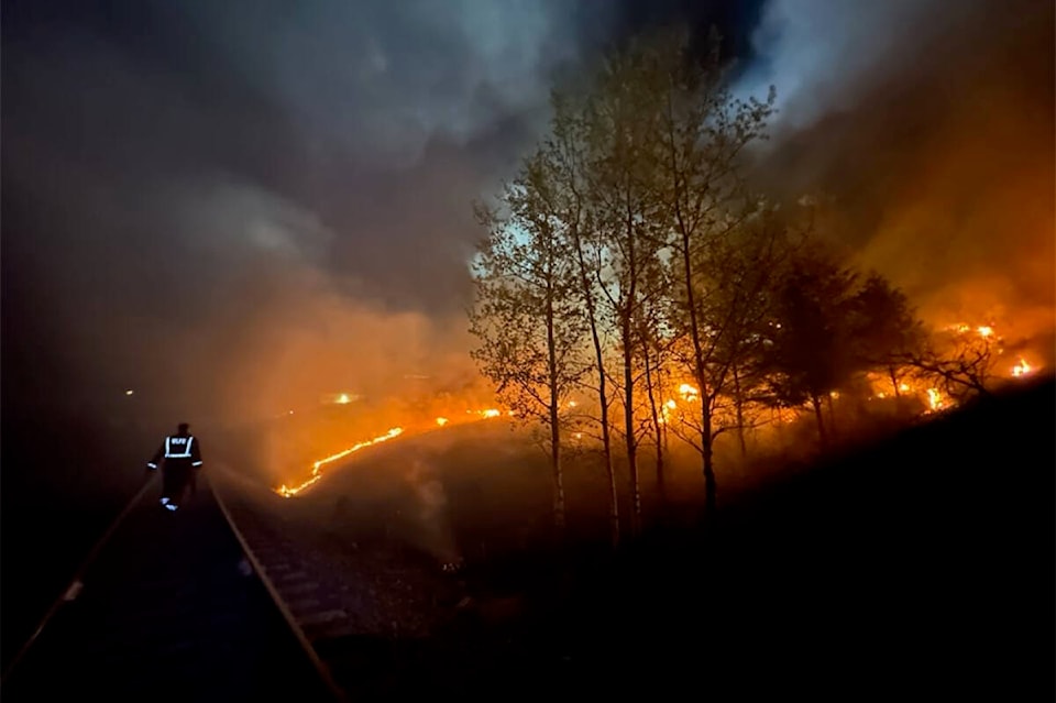 web1_240516-wlt-fire-murraydrive_2