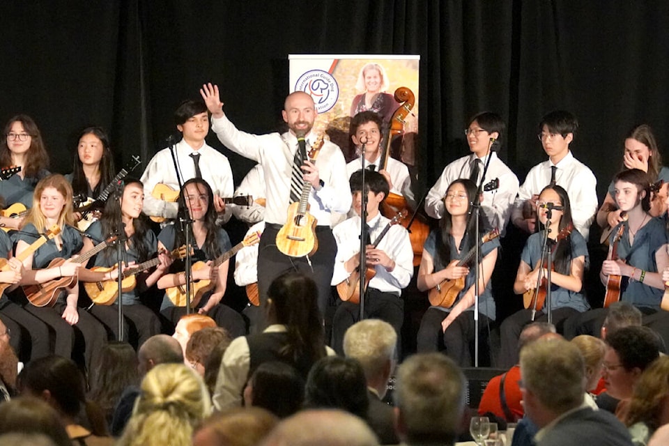 web1_240517-lat-rh-langleyukeconcert-paul_2
