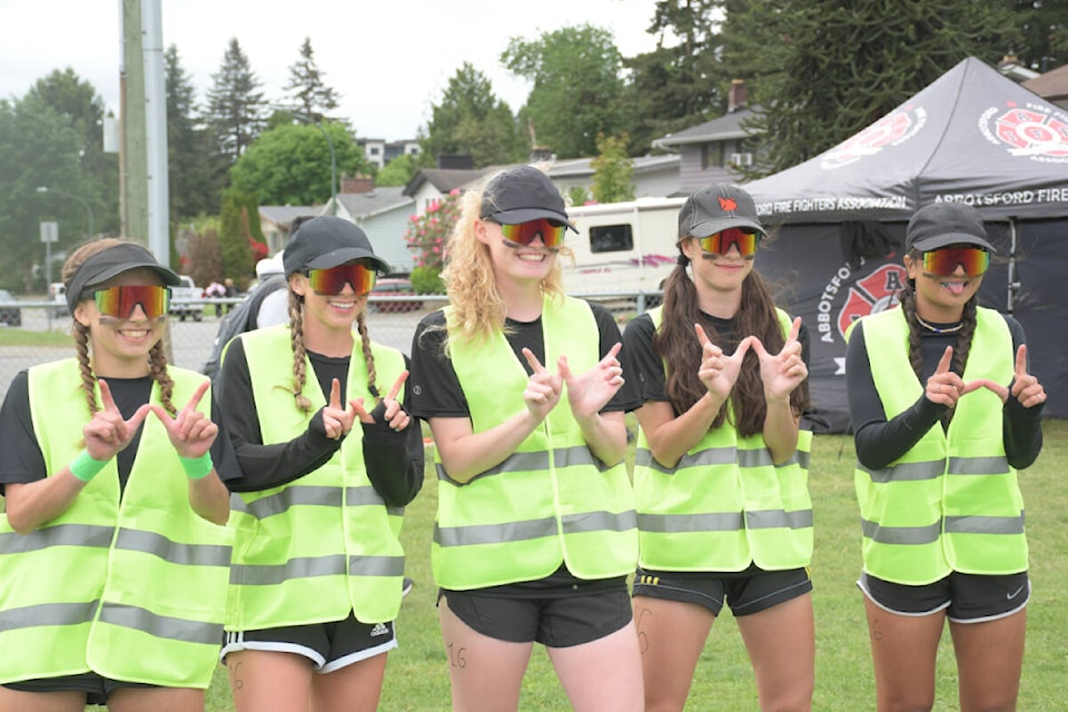 A team poses at the start line of the Mouat Mudder event at W.J. Mouat Secondary School on May 16. (Ryleigh Mulvihill/Abbotsford News) 