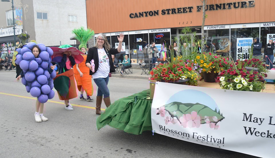 web1_240523-cva-blossom-fest-parade-15_1