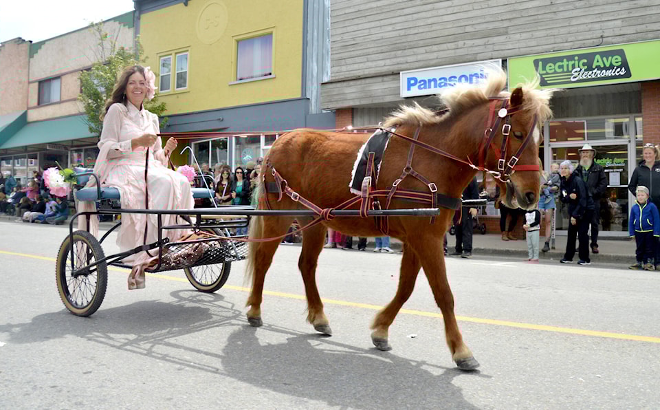 web1_240523-cva-blossom-fest-parade-17_1
