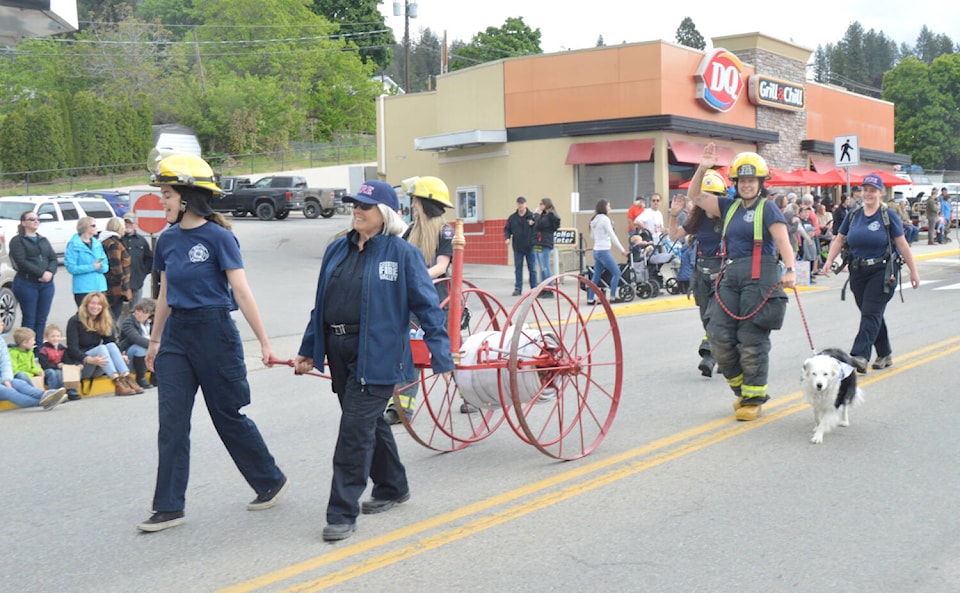 web1_240523-cva-blossom-fest-parade-4_1