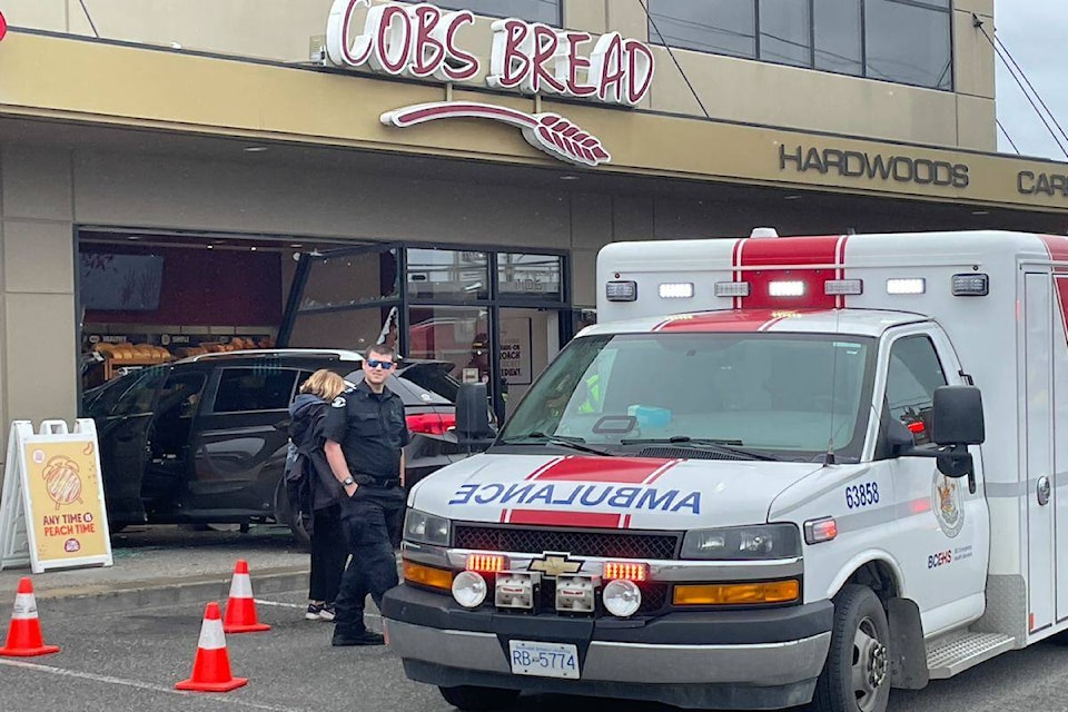 Vehicle drives into Cobs Bread in 鶹ѡ. (Gary Barnes/ Capital News) 
