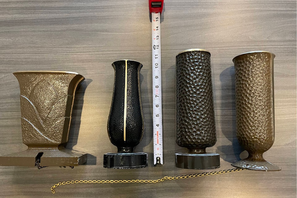 web1_240523-nbu-bronze-grave-vases-thefts-_1