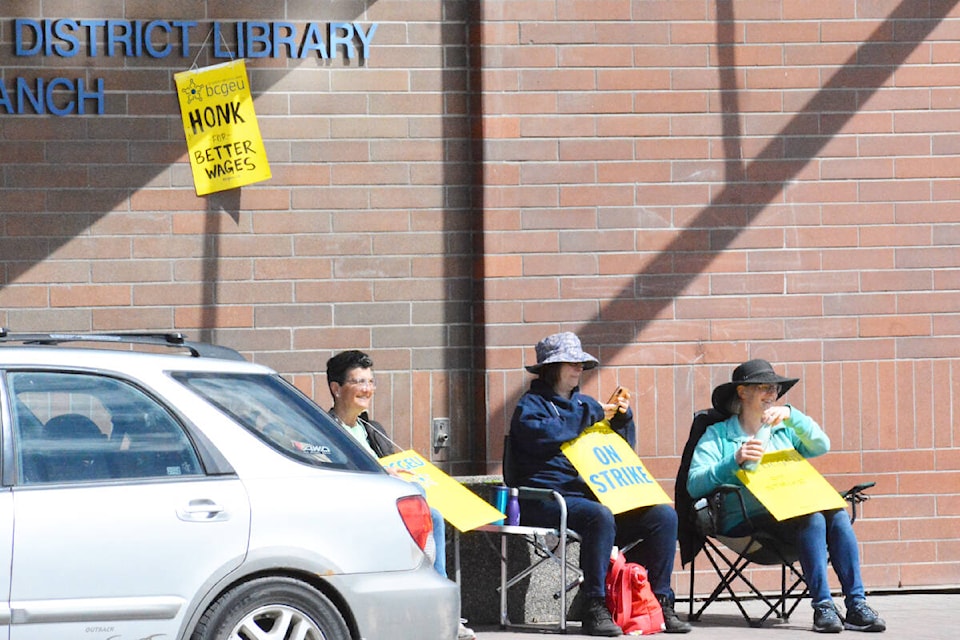 Cariboo Regional District employees picket outside the Williams Lake Library Tuesday, May 21. (Monica Lamb-Yorski photo - Williams Lake Tribune) 
