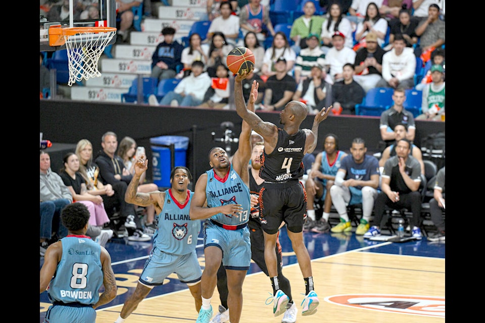 Bandits Taze Moore goes in for a lay-up. He earned 17 points in the game against Montreal last week. (CEBL/Special to 91ԭ Advance Times) 