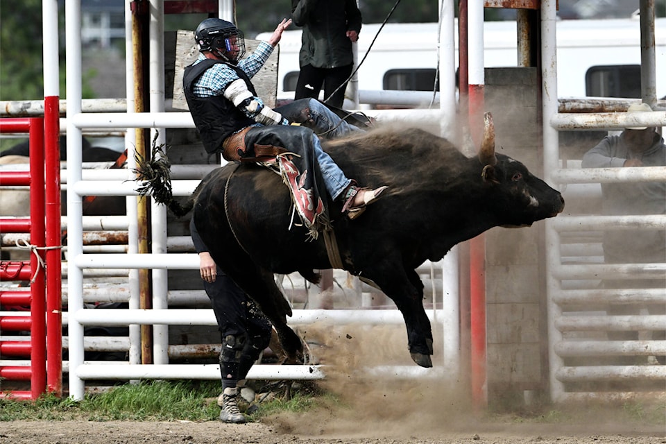 Trent Tupper from Oliver finishes off the Sunday competition at the Keremeos Rodeo on May 19. (Brennan Phillips - Keremeos Review) 