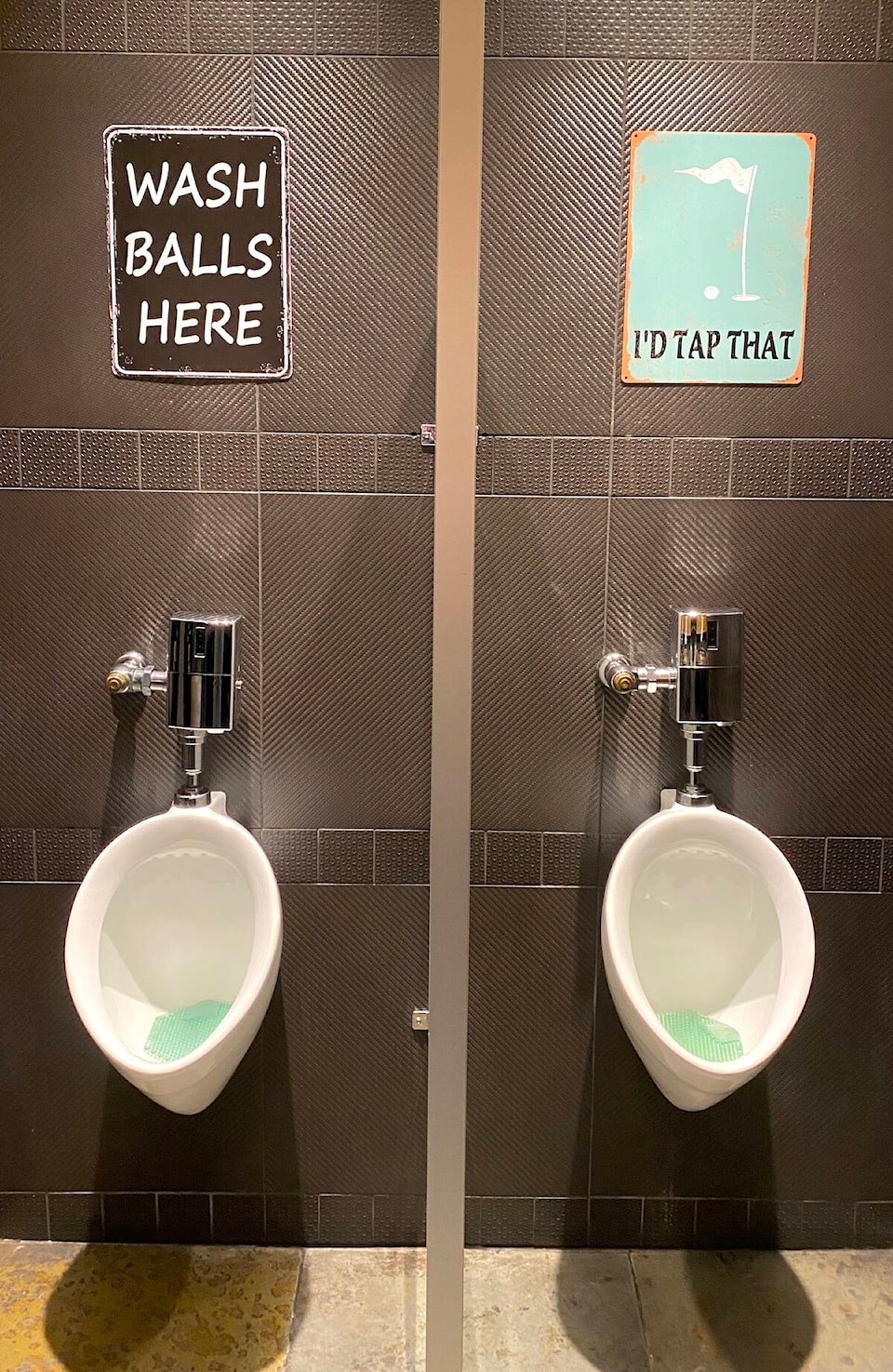 web1_240530-sul-golfbaropen-urinals_1