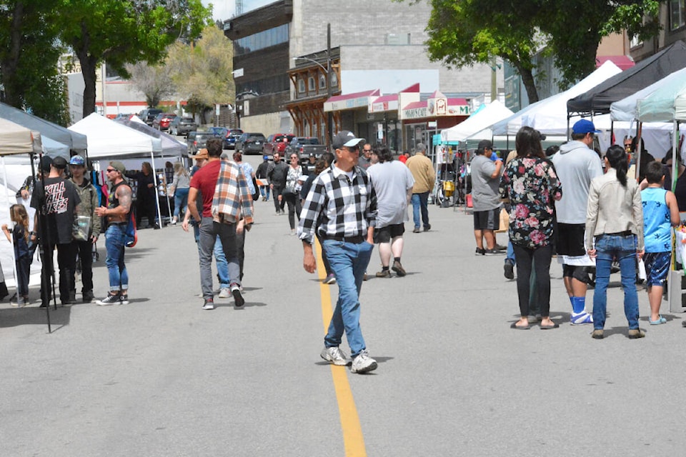 Vendors line the first block of Second Avenue North for the Spring Festival Sunday, May 26 in downtown Williams Lake. (Monica Lamb-Yorski/Efteen) 