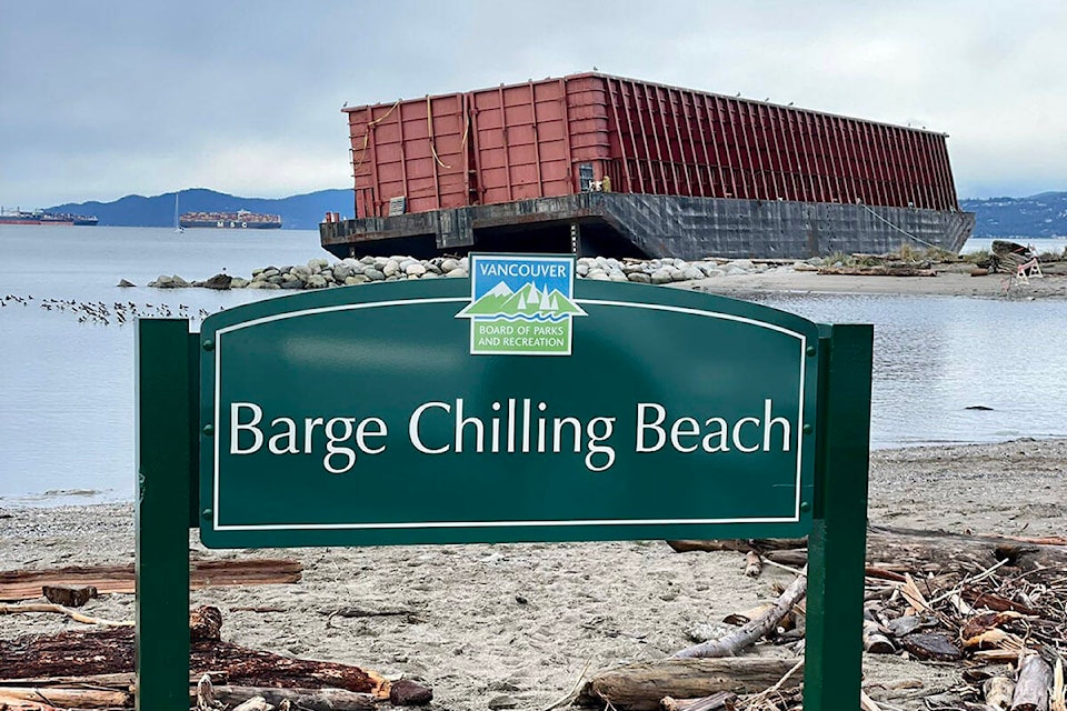 web1_barge-chilling-beach